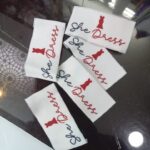 She dresses Two Two-Color Embroidery Locking very Good